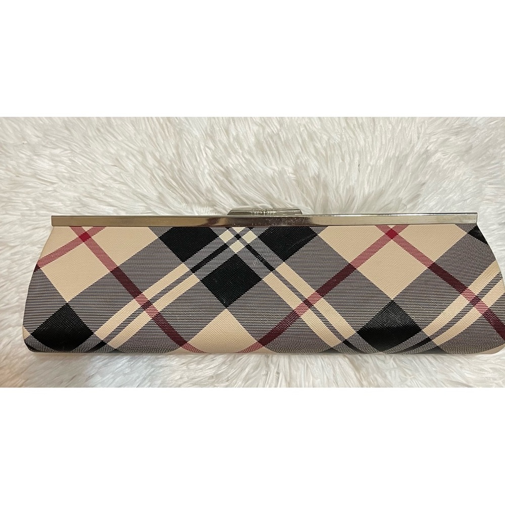 Beautiful wristlet or crossbody plaid.